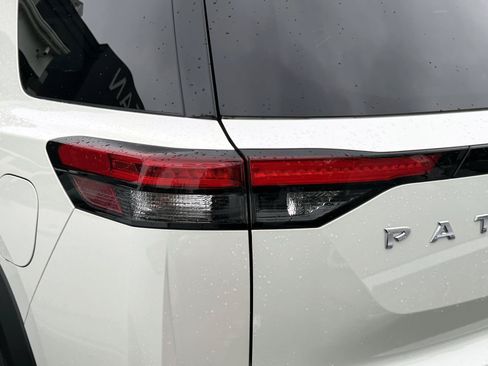 Used 2024 Nissan Pathfinder SL AWD/4WD image 9