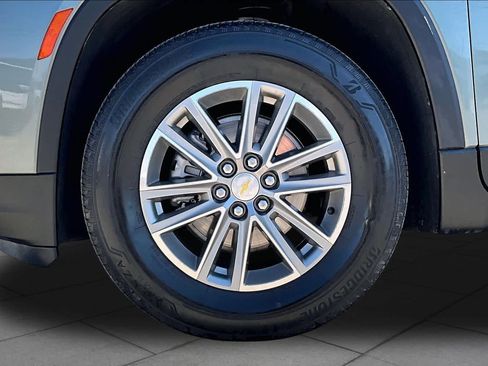 Used 2023 Chevrolet Traverse LT FWD image 11