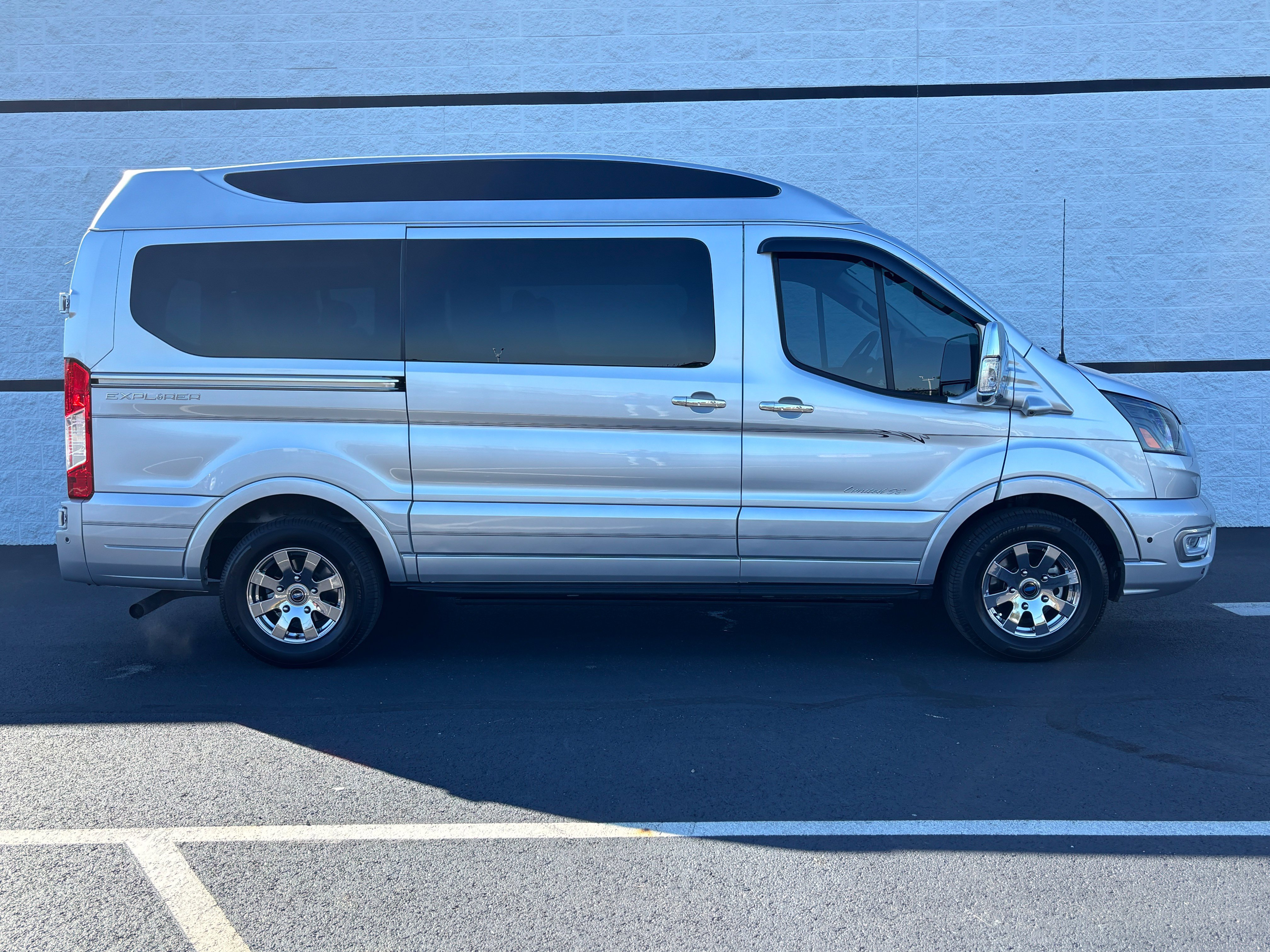 Used 2024 Ford Transit 150 Low Roof RWD image 6