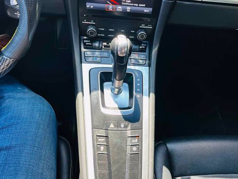 Used 2018 Porsche 718 Cayman RWD image 15