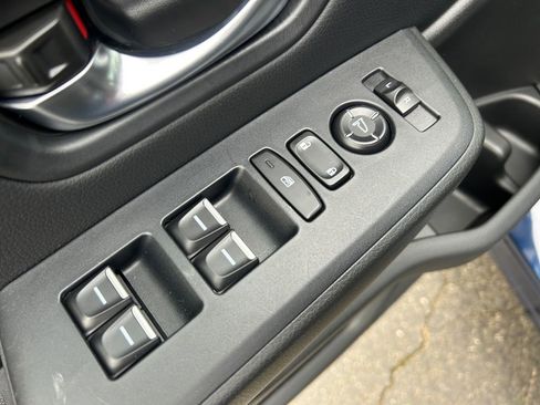 Used 2025 Honda Pilot Sport image 23