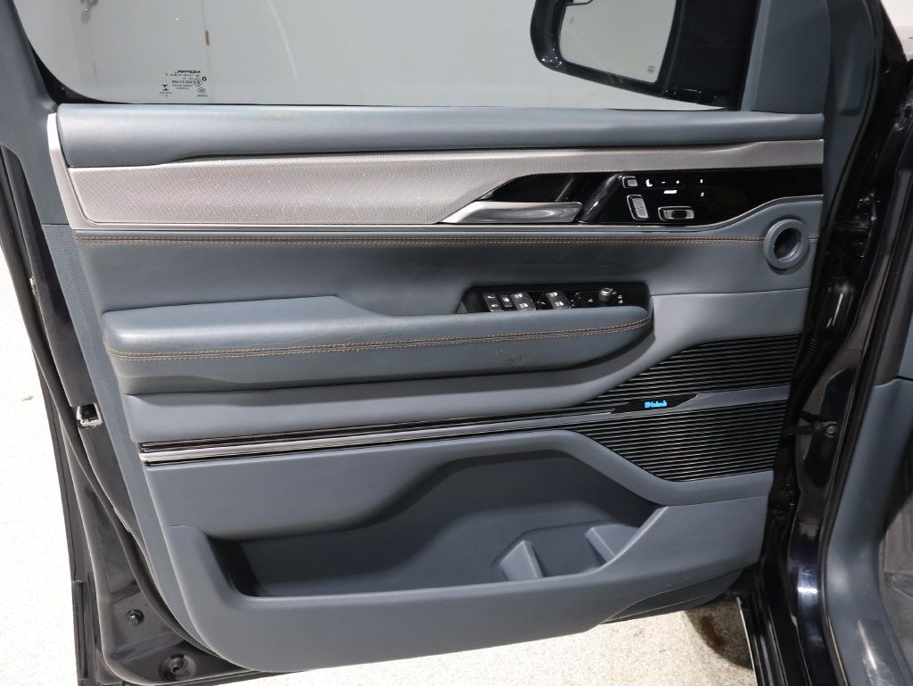 Used 2022 Jeep Grand Wagoneer Series III AWD/4WD image 13