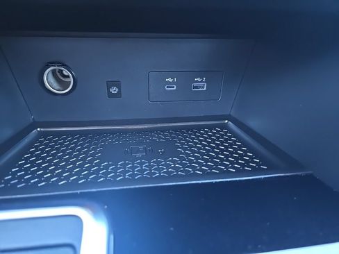 Used 2025 Nissan Pathfinder SL AWD/4WD image 18