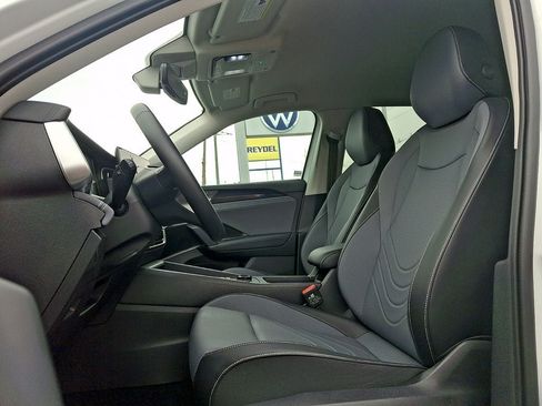 Used 2026 Volkswagen Tiguan SE FWD image 13