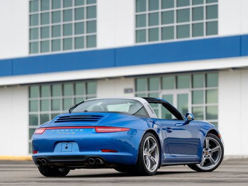Used 2015 Porsche 911 Targa 4S image 12