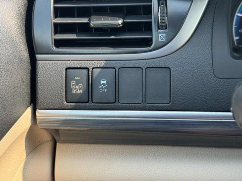 Used 2012 Toyota Camry XLE w/ Leather Pkg FWD image 23