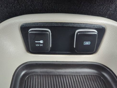 Used 2018 Chrysler Pacifica Touring-L w/ Tire & Wheel Group image 24