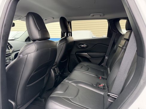 Used 2019 Jeep Cherokee Limited image 26