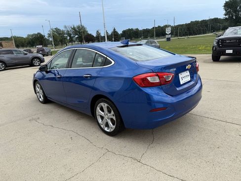 Used 2017 Chevrolet Cruze Premier FWD image 3