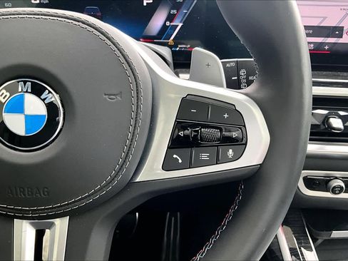 Used 2025 BMW X7 M60i image 18