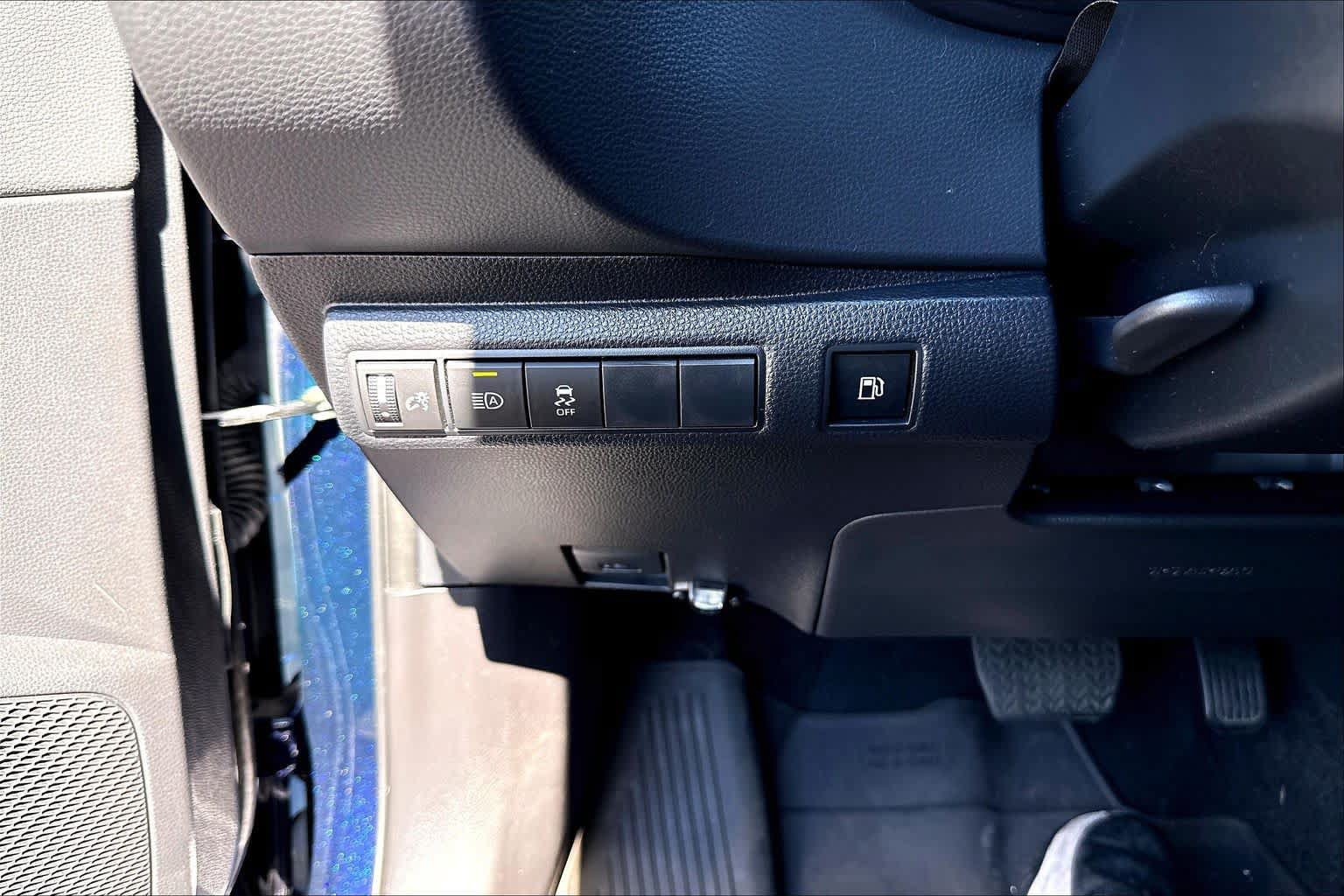 Used 2025 Toyota Corolla SE FWD image 33
