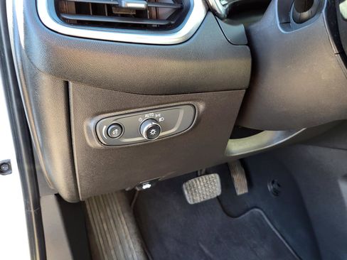 Used 2022 Chevrolet Equinox LS w/ LS Convenience Package image 19