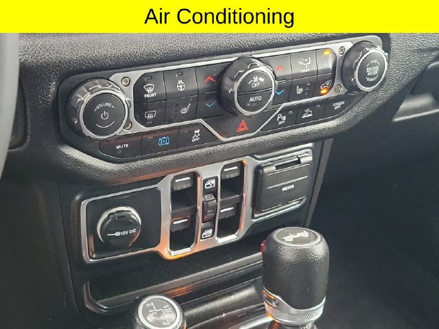Used 2024 Jeep Wrangler Unlimited w/ Convenience Group AWD/4WD image 17