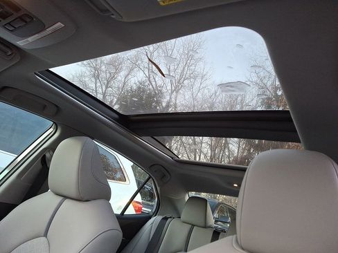 Used 2021 Toyota Camry XSE image 10