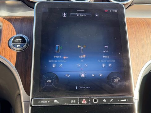 Used 2024 Mercedes-Benz GLC 300 4MATIC image 23