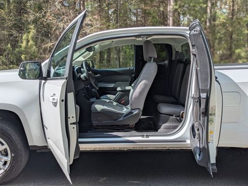 Used 2020 Chevrolet Colorado LT w/ Safety Package image 16