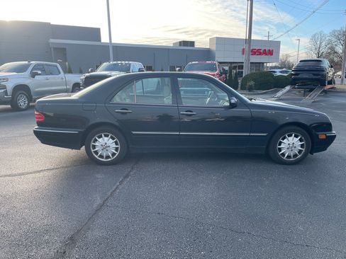 Used 2001 Mercedes-Benz E 320 Sedan image 7