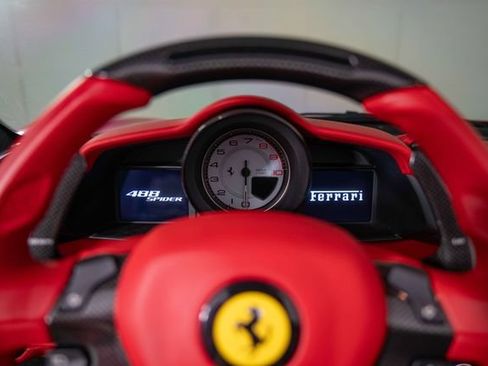 Used 2018 Ferrari 488 Spider RWD image 20