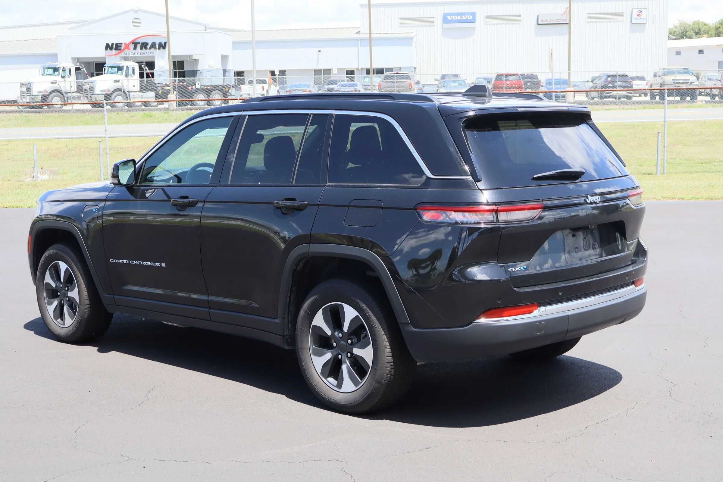 Used 2024 Jeep Grand Cherokee Limited 4xe AWD/4WD image 5