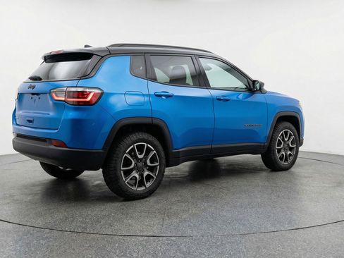 Used 2025 Jeep Compass Trailhawk AWD/4WD image 9