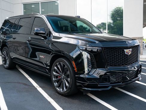 Used 2025 Cadillac Escalade ESV V AWD/4WD image 7
