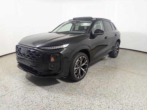 Certified 2026 Audi Q3 quattro 2.0T AWD/4WD image 3