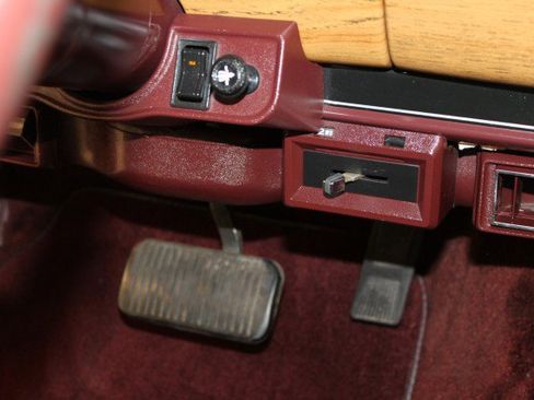 Used 1989 Jeep Grand Wagoneer image 81