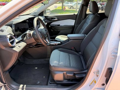 New 2026 Chevrolet Trax LT w/ Driver Confidence Package FWD image 10
