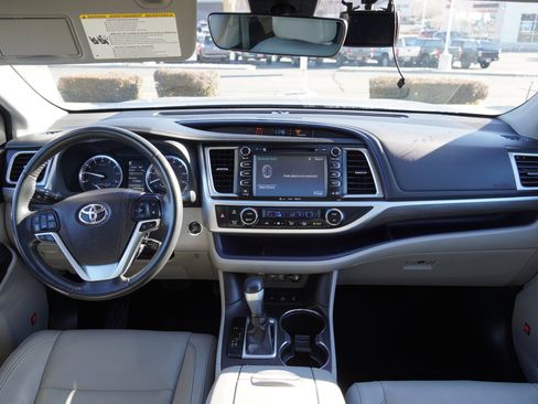 Certified 2019 Toyota Highlander Limited image 28