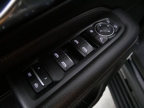 Used 2023 GMC Yukon XL Denali image 14