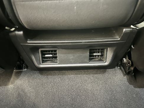 Used 2021 Chevrolet Silverado 1500 LT image 22