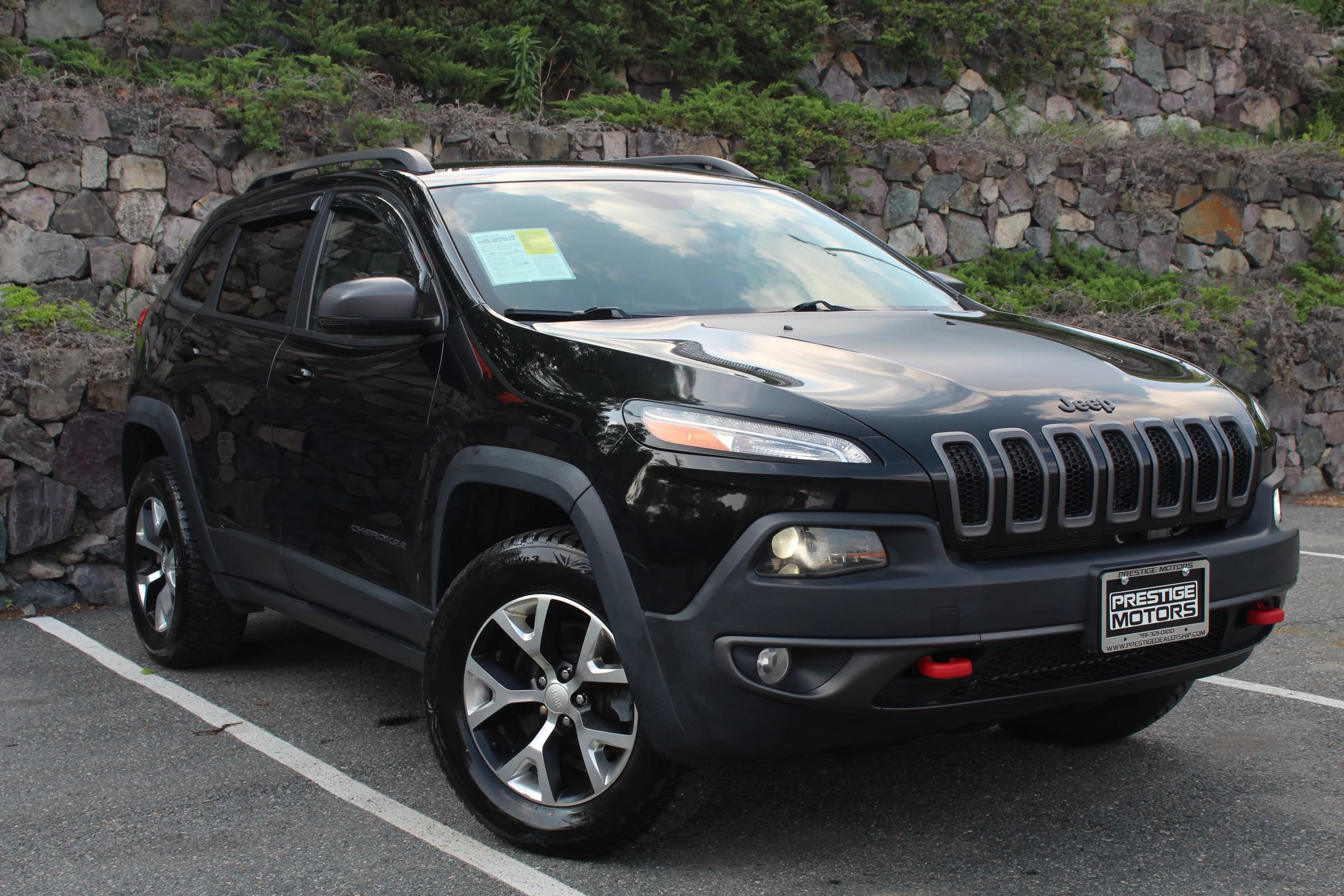 Used 2018 Jeep Cherokee Trailhawk AWD/4WD image 4