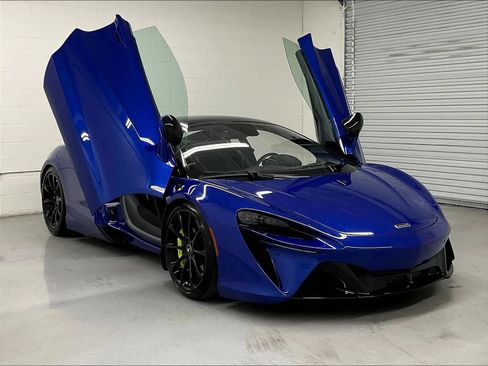 Used 2023 McLaren Artura RWD image 23