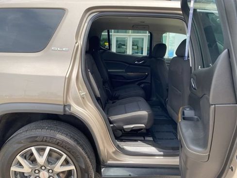 Used 2022 GMC Acadia SLE w/ Driver Convenience Package FWD image 30