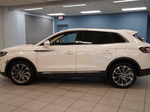 Used 2022 Lincoln Nautilus Reserve AWD/4WD image 2
