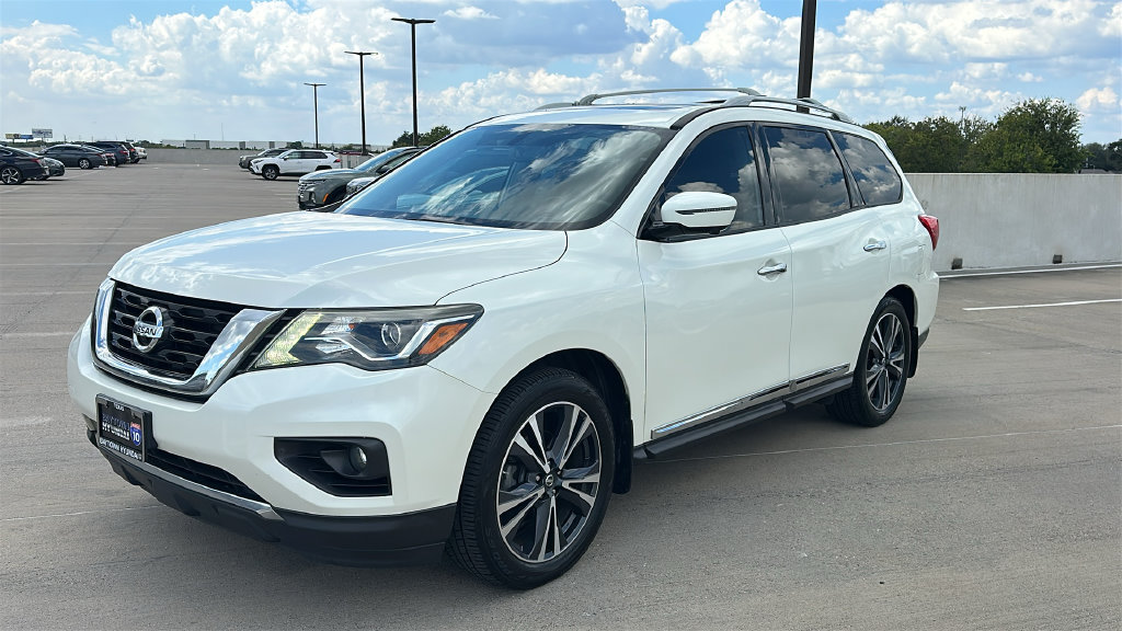 Used 2017 Nissan Pathfinder Platinum w/ Family Entertainment Package FWD image 10