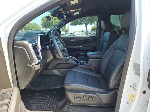 Used 2024 GMC Canyon Elevation w/ Elevation Premium Package RWD image 9