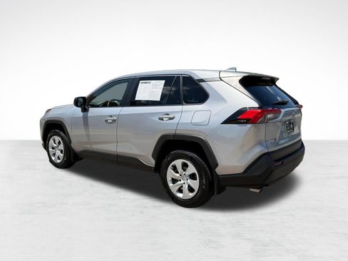 Used 2022 Toyota RAV4 LE FWD image 3