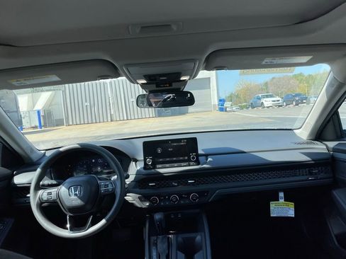 Used 2025 Honda Accord SE image 5