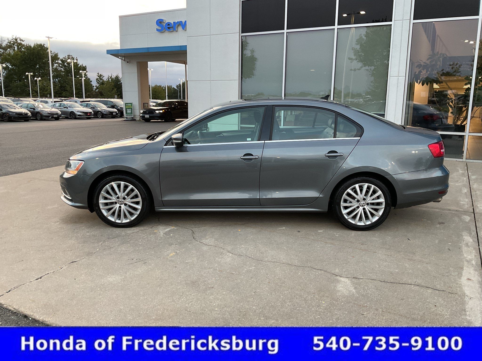 Used 2015 Volkswagen Jetta SE FWD image 4