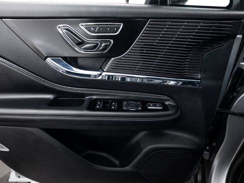 Used 2022 Lincoln Corsair Reserve w/ Equipment Group 201A image 14