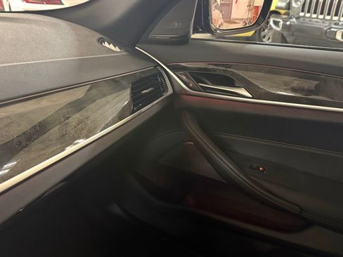 Used 2022 BMW 530i xDrive w/ M Sport Package image 35