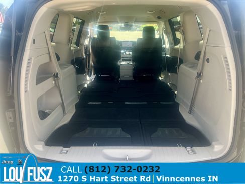 Used 2024 Chrysler Pacifica Touring-L FWD image 12