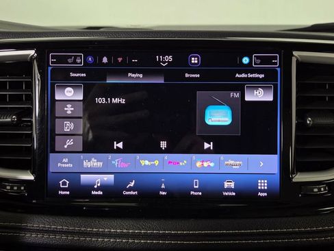Used 2021 Chrysler Pacifica Touring-L FWD image 24