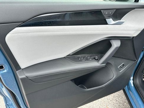 New 2026 Volkswagen Tiguan SE R-Line FWD image 19