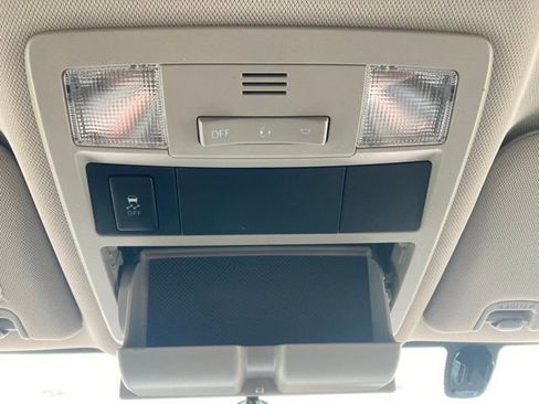 Used 2016 Toyota Tacoma SR5 w/ SR5 Appearance Package (SN) image 40