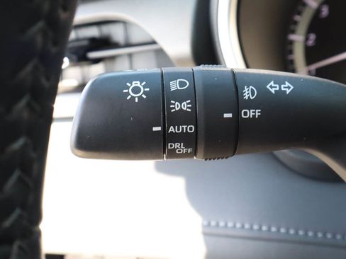 Used 2022 Toyota Highlander XLE image 17