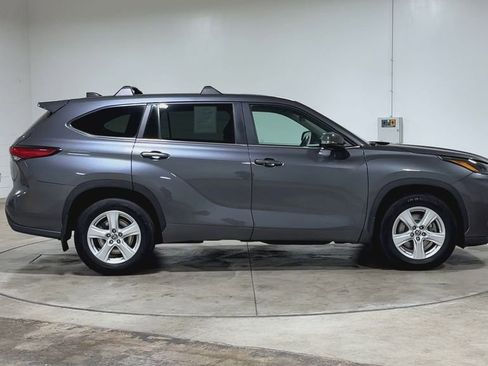 Used 2023 Toyota Highlander L image 9