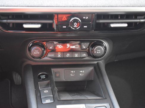 Used 2026 Nissan Kicks SV w/ SV Premium Package FWD image 25