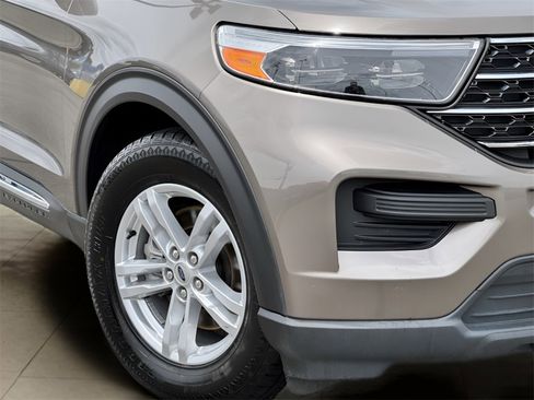Used 2021 Ford Explorer XLT image 42